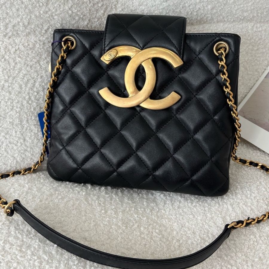Chanel香奈兒 24C大logo竪版托特包黑金羊皮-0