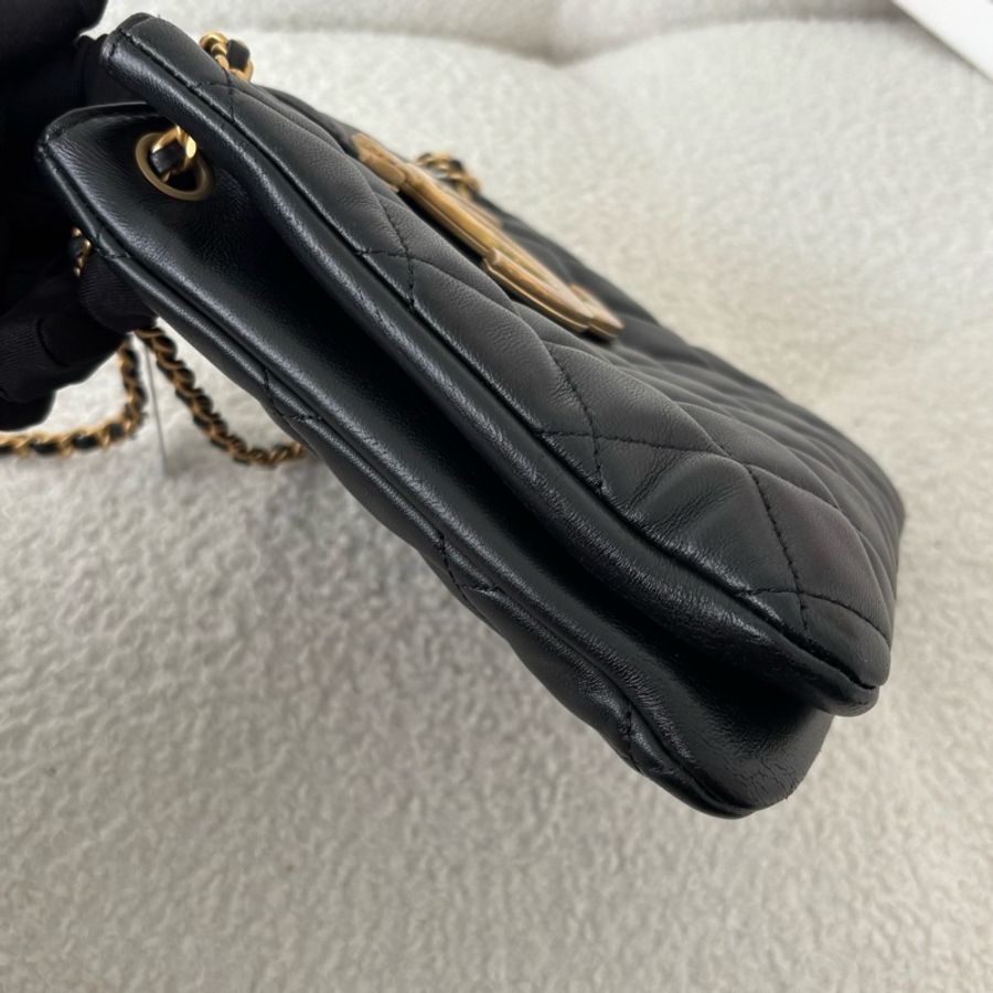 Chanel香奈兒 24C大logo竪版托特包黑金羊皮-1