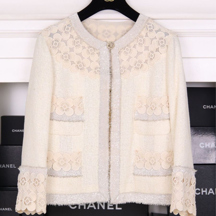 Chanel 11早春度假秀款白色花花滚边四口袋上衣外套-0