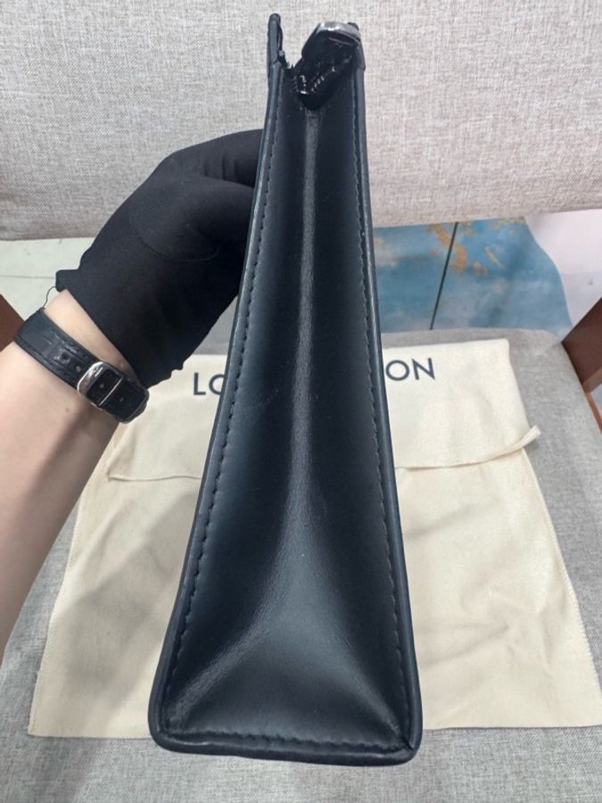 Louis Vuitton 路易威登 黑武士洗漱包芯片款黑色老花手拿包-4