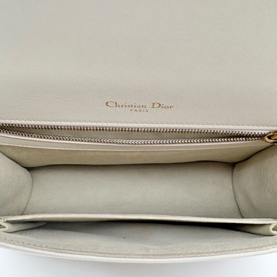 Dior 迪奧 白色金扣鉚釘diorama盾牌鏈條包-6