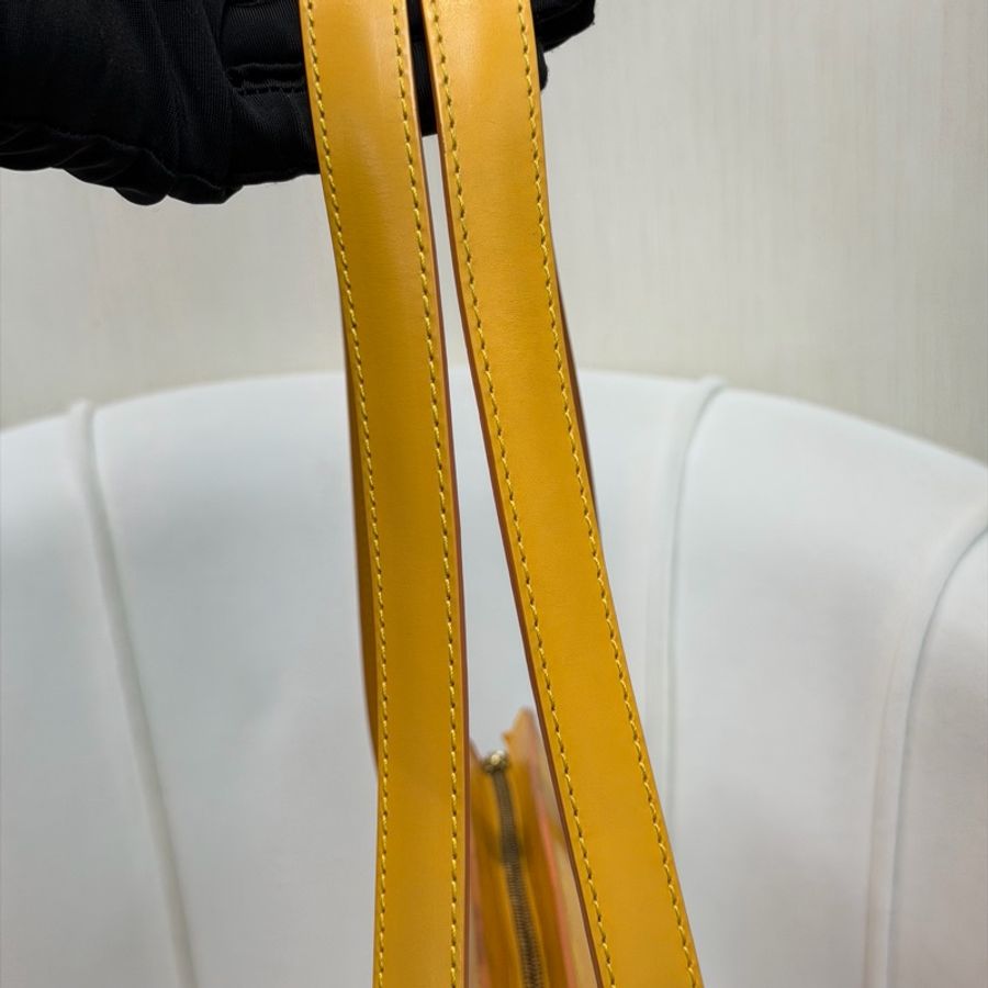 LV 黃色 EPI 肩背包 XC172-28