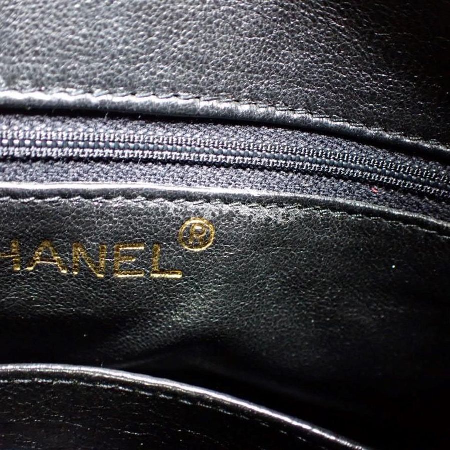 A01 Chanel 羊皮黑金相機包-25
