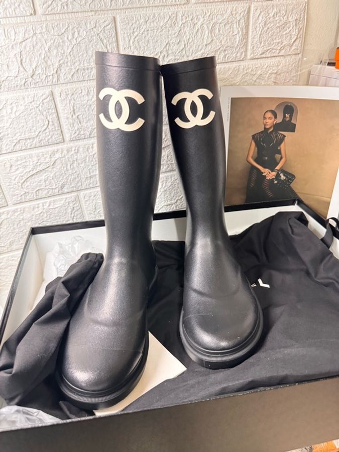 Chanel 香奈兒 黑色橡膠白色雙 C Logo 雨鞋 36-1
