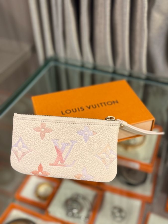 限量LV Key card pouch-0