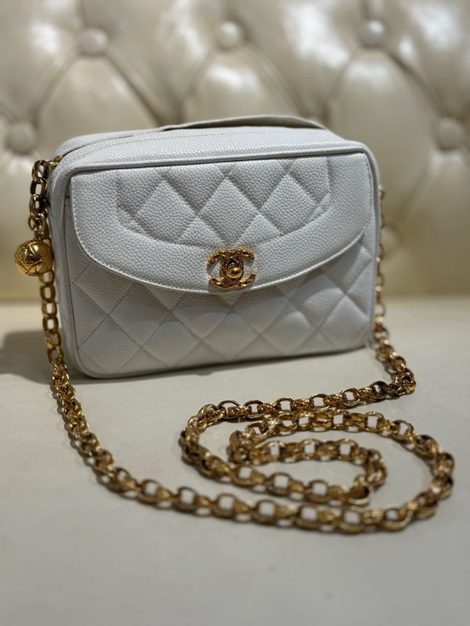 CHANEL Vintage白色Camera Bag牛皮配金鏈-0