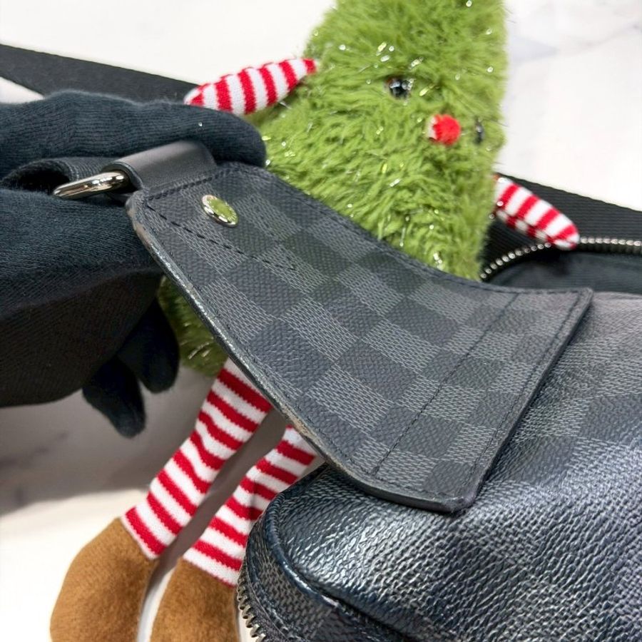 LV Avenue棋盤格單肩斜背包-5