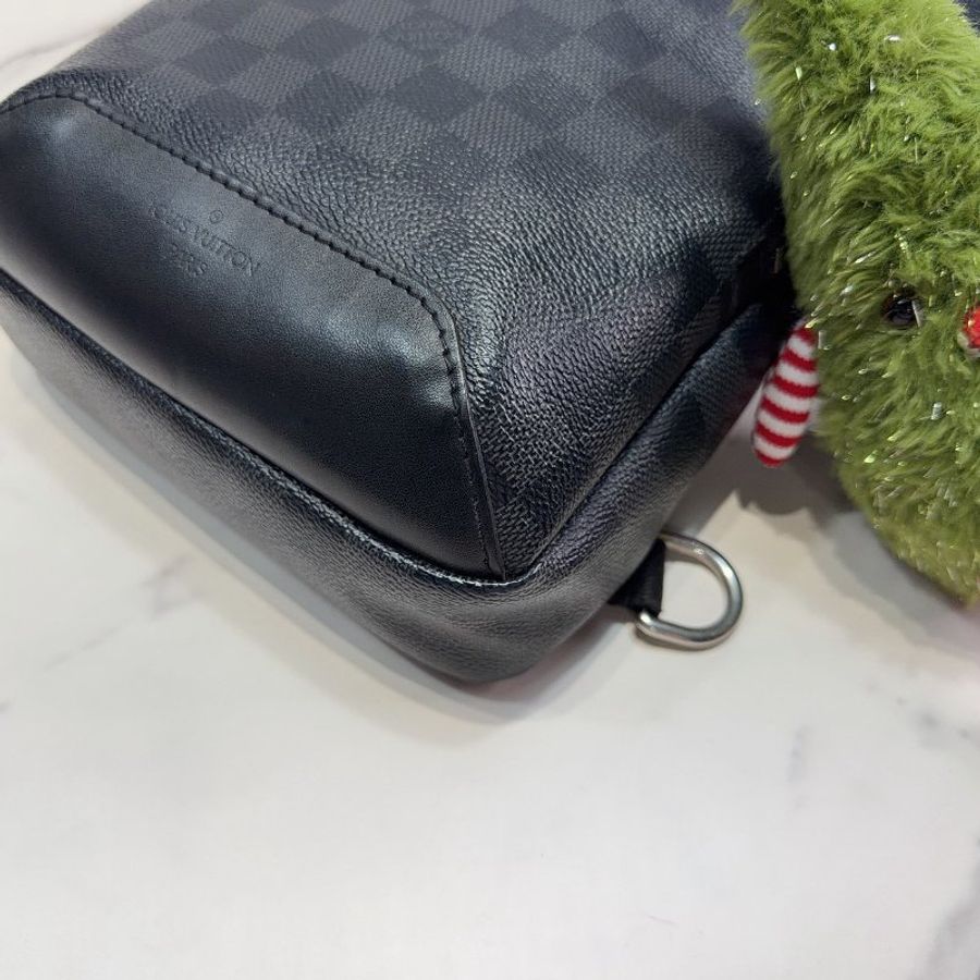 LV Avenue棋盤格單肩斜背包-8