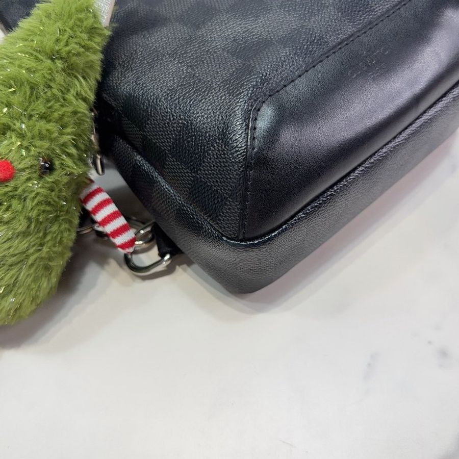 LV Avenue棋盤格單肩斜背包-9