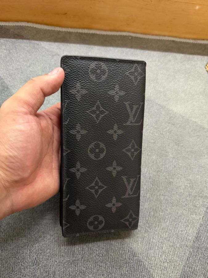Lv黑花對開長夾(M61697)-1