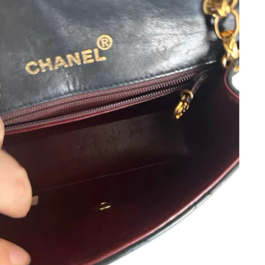 CHANEL菱格紋雙C扣方胖子雕花鏈條包-16