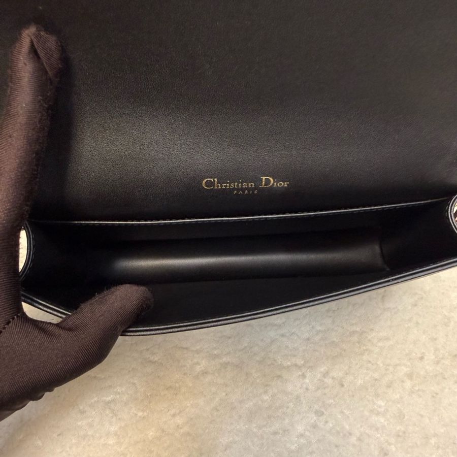 Dior 黑金羊皮藤格紋Lady Dior 鏈條包-13