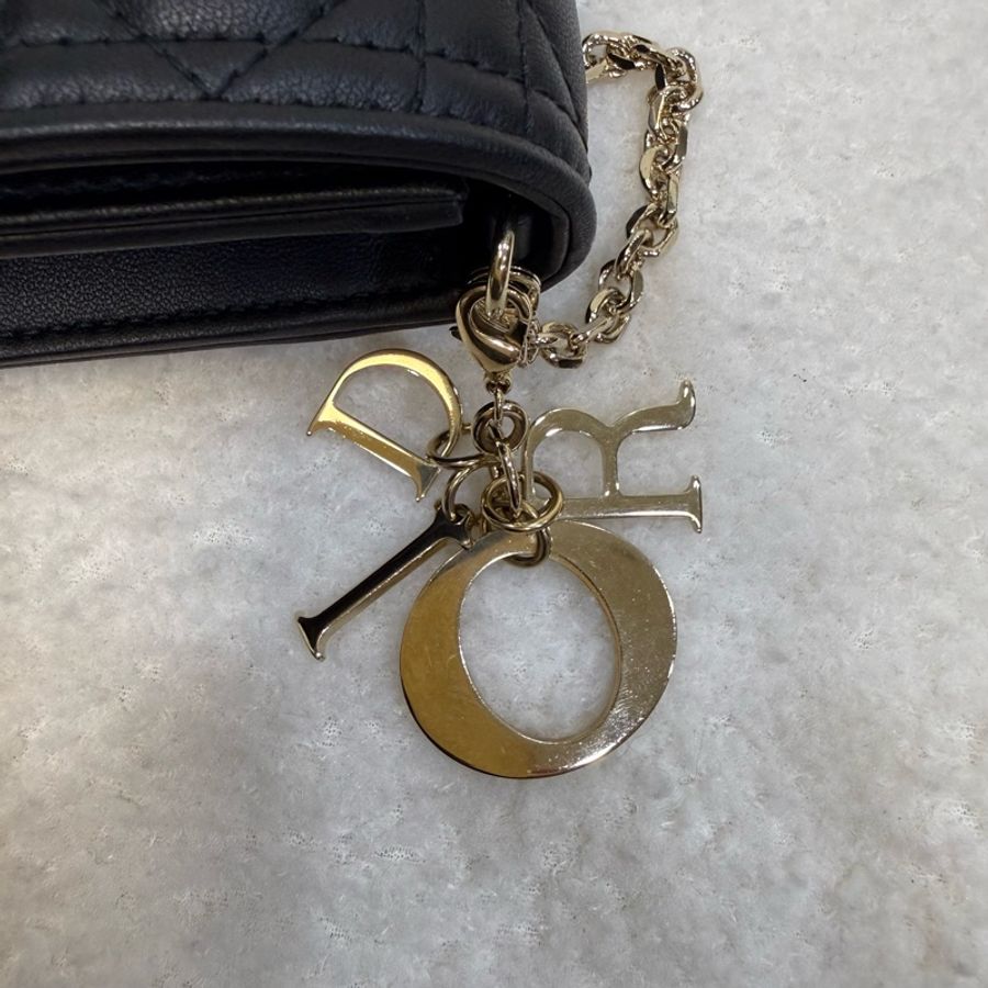 Dior 黑金羊皮藤格紋Lady Dior 鏈條包-14