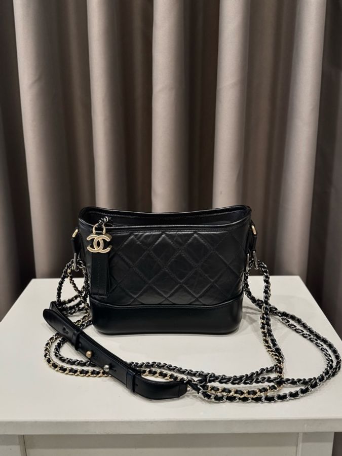 (甜價美包)Chanel 流浪包小號黑金27開-0