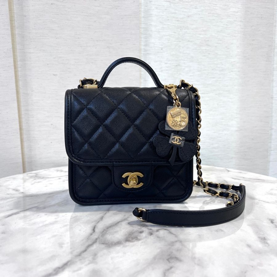 Chanel 黑荔枝皮金釦方形四葉草吊飾手提肩斜背包-0
