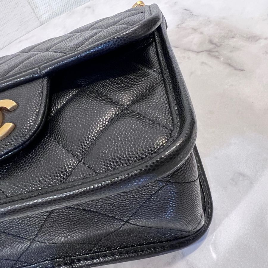 Chanel 黑荔枝皮金釦方形四葉草吊飾手提肩斜背包-7