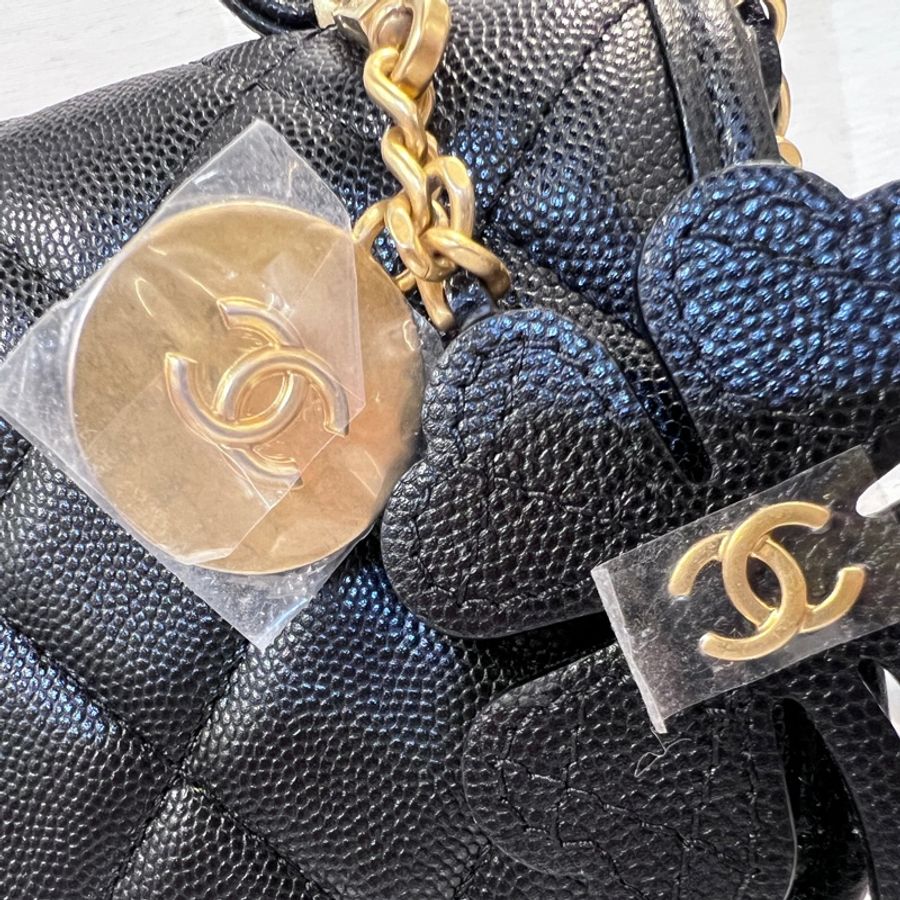 Chanel 黑荔枝皮金釦方形四葉草吊飾手提肩斜背包-17
