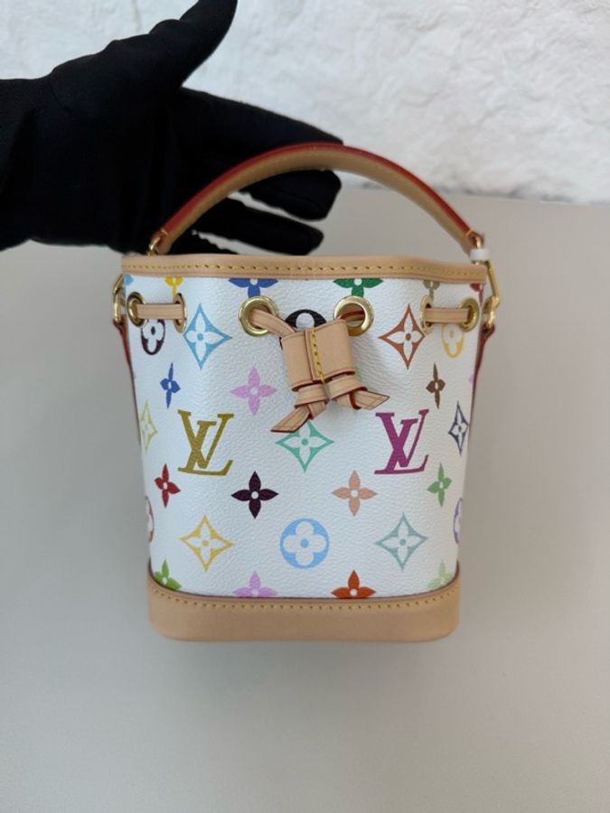 路易威登LOUIS VUITTON x Takashi Murakami村上隆 聯名款 NANO NOÉ 白三彩 可拆卸肩帶滿印老花 水桶包手提包斜挎包單肩包 白棕色 金扣-0
