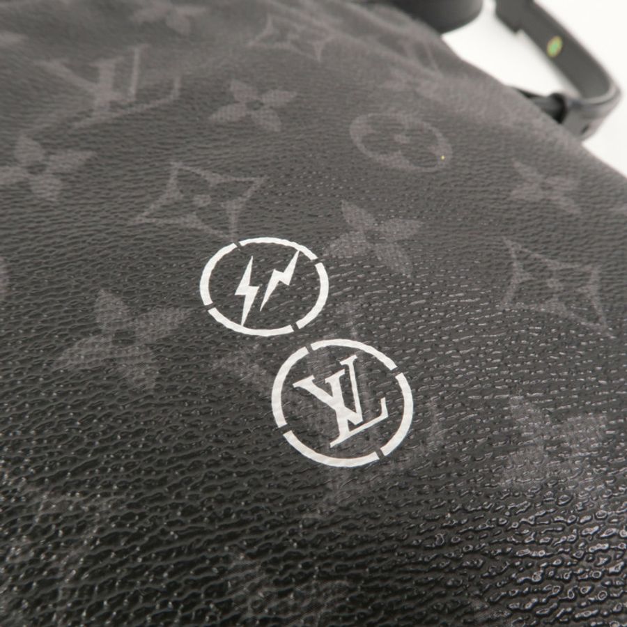 LOUIS VUITTON Monogram Eclipse LV X Fragment肩背袋-9
