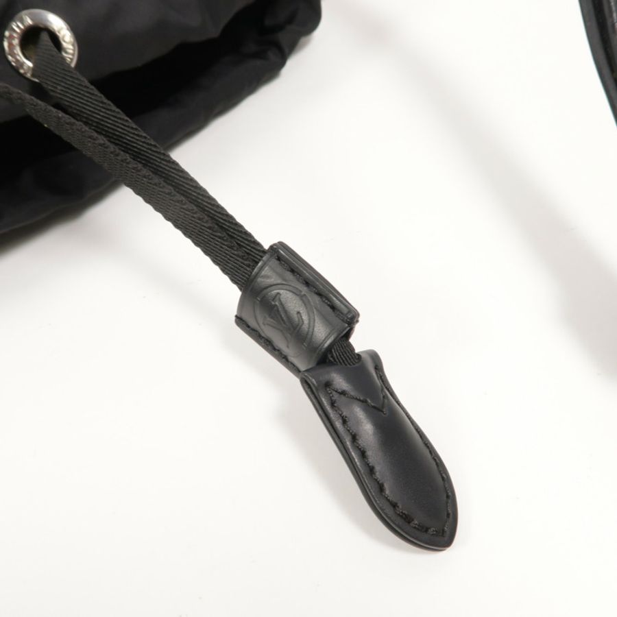 LOUIS VUITTON Monogram Eclipse LV X Fragment肩背袋-15