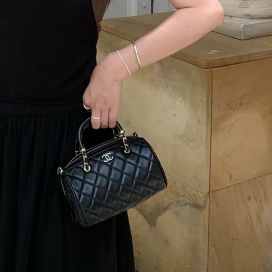 CHANEL香奈兒黑金25C保齡球斜挎包芯片款閒置全配🈶購證-33