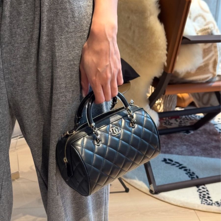 CHANEL香奈兒黑金25C保齡球斜挎包芯片款閒置全配🈶購證-34