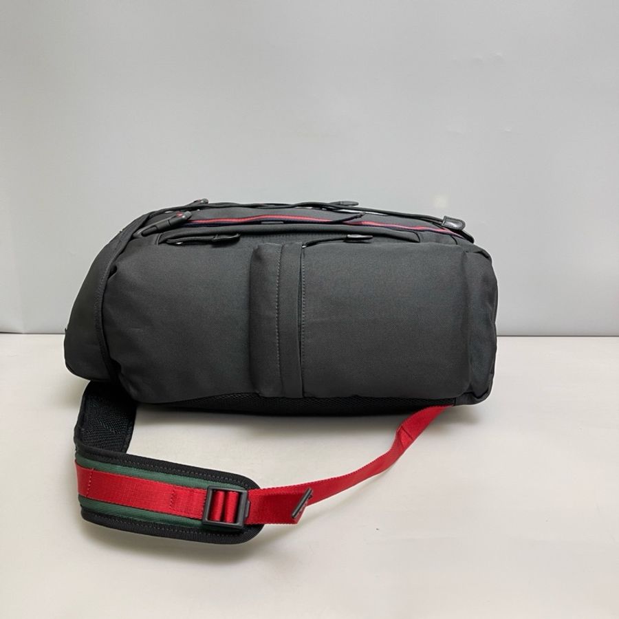 Gucci古馳 98新黑色尼龍虎頭雙肩包 ,尺寸33×43×15 售價3699。-3