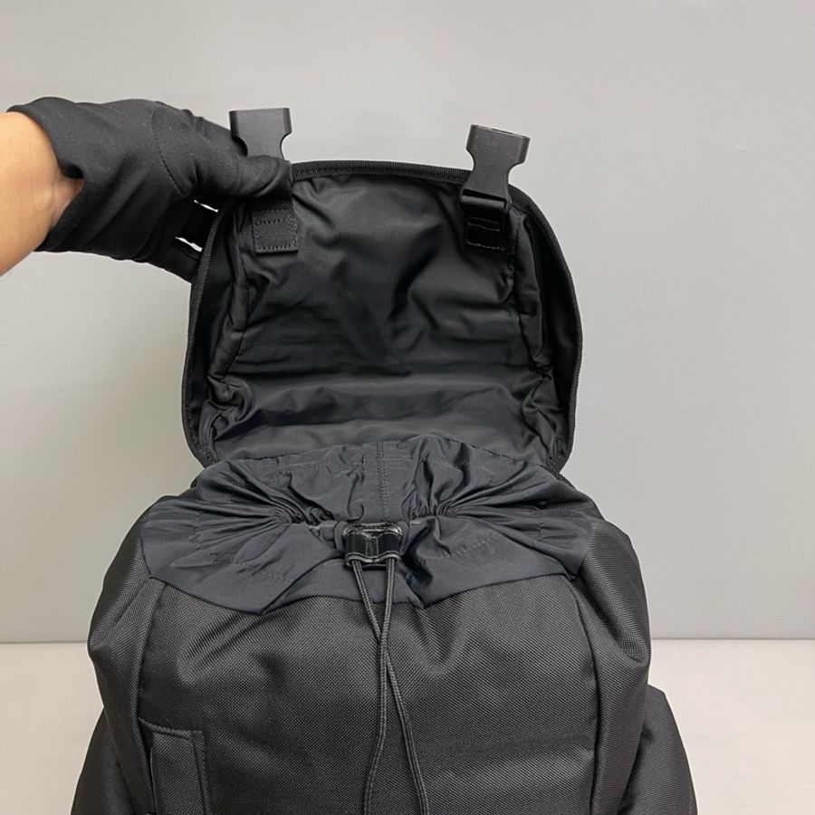 Gucci古馳 98新黑色尼龍虎頭雙肩包 ,尺寸33×43×15 售價3699。-7
