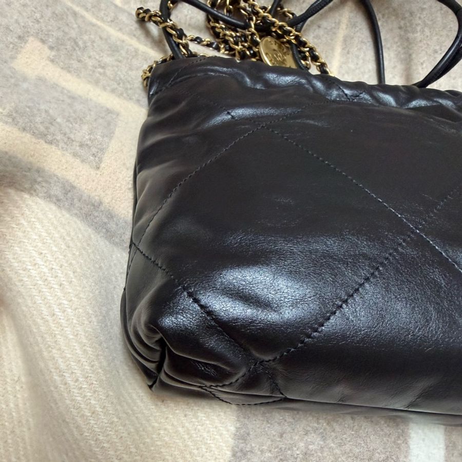 Chanel Mini 22Bag 黑金-8