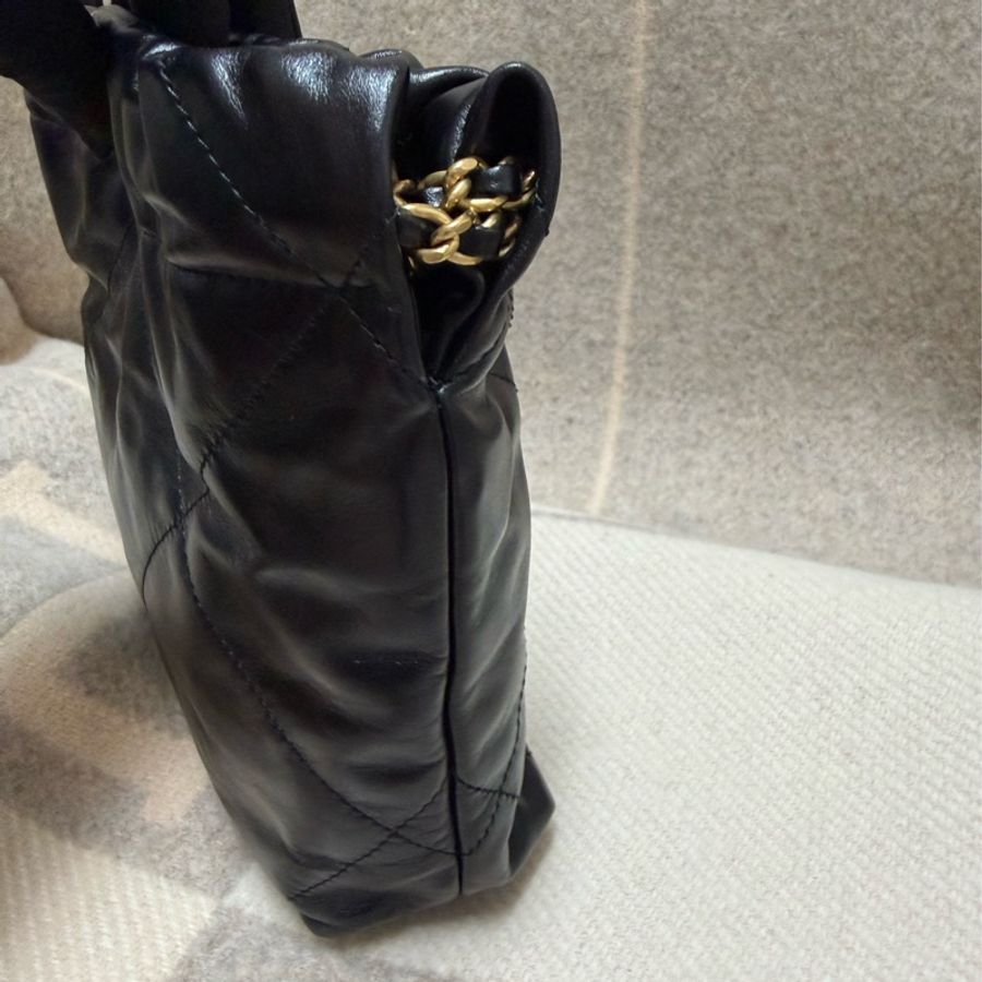 Chanel Mini 22Bag 黑金-11