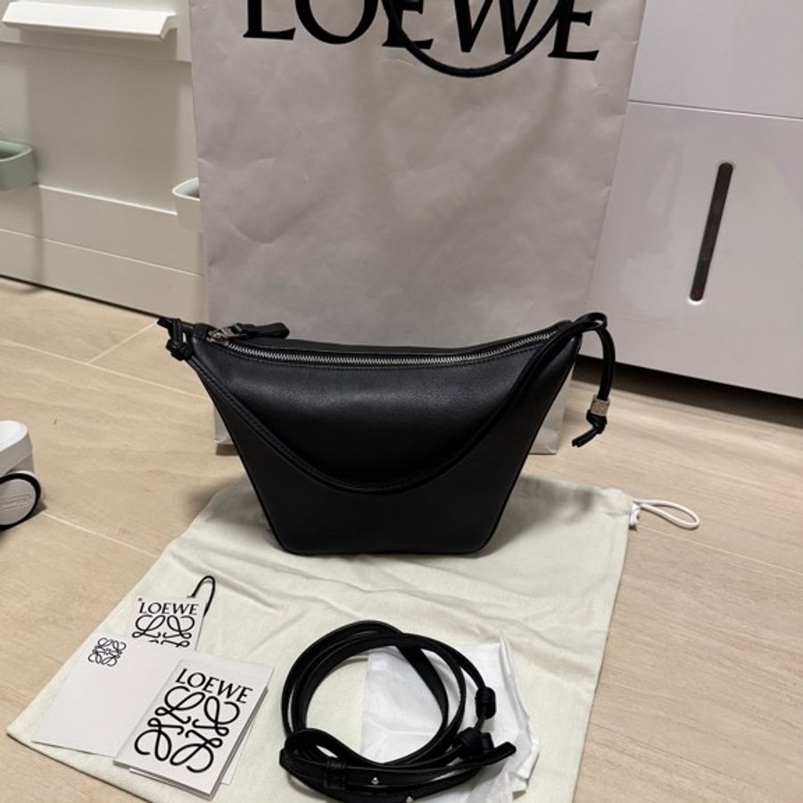 LOEWE Mini Hammock Hobo black 迷你 小牛皮 肩背包 腋下包 吊床包 黑色-1