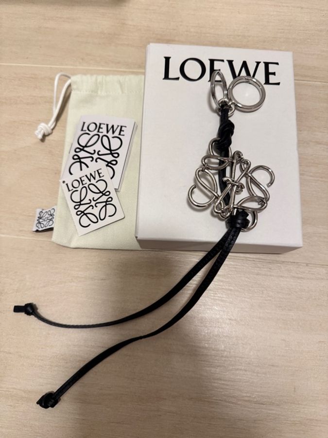 LOEWE anagram charm in calfskin black logo 吊飾 鎖匙扣-0