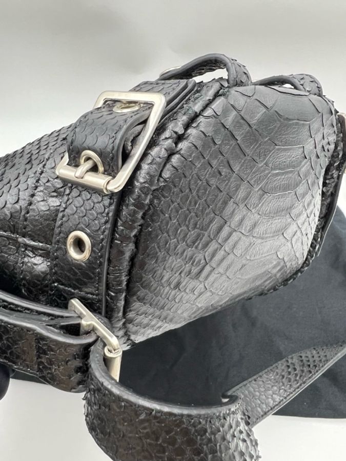 聖羅蘭/Saint laurent 黑色蛇皮紋 拉鍊機車水桶包 抽繩設計 黑銀 手提單肩斜挎包-5