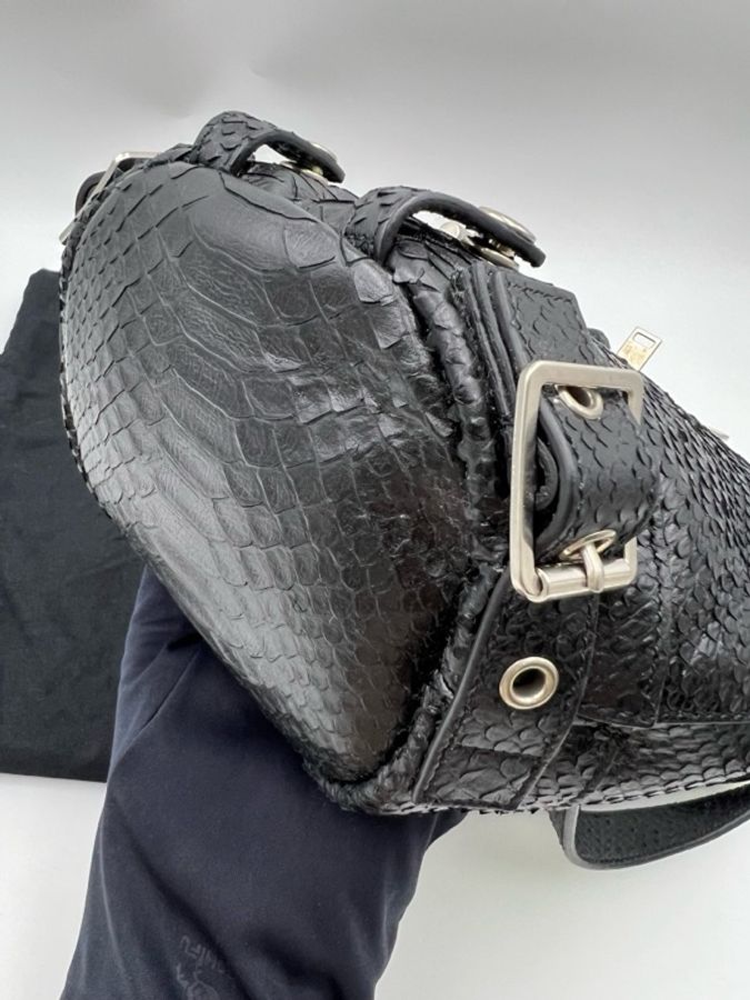 聖羅蘭/Saint laurent 黑色蛇皮紋 拉鍊機車水桶包 抽繩設計 黑銀 手提單肩斜挎包-7