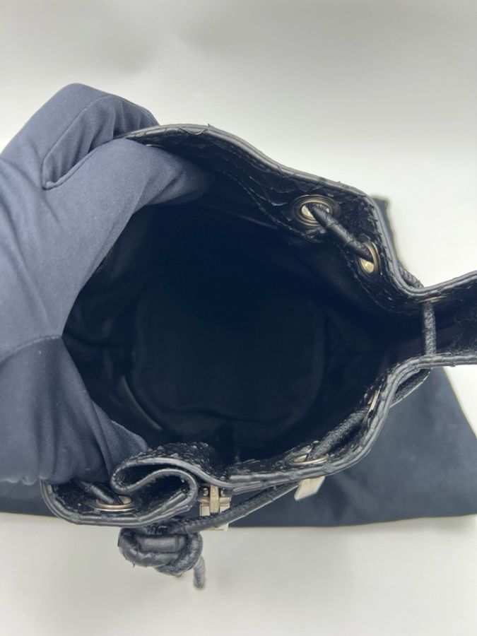 聖羅蘭/Saint laurent 黑色蛇皮紋 拉鍊機車水桶包 抽繩設計 黑銀 手提單肩斜挎包-8
