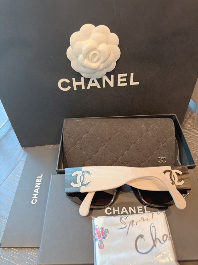 二手精品自賣❤️全配附紙袋山茶花🫶🏻Chanel香奈兒5524大爆款奶茶配黑雙色大logo雙C太陽眼鏡.明星同款墨鏡.超美-0