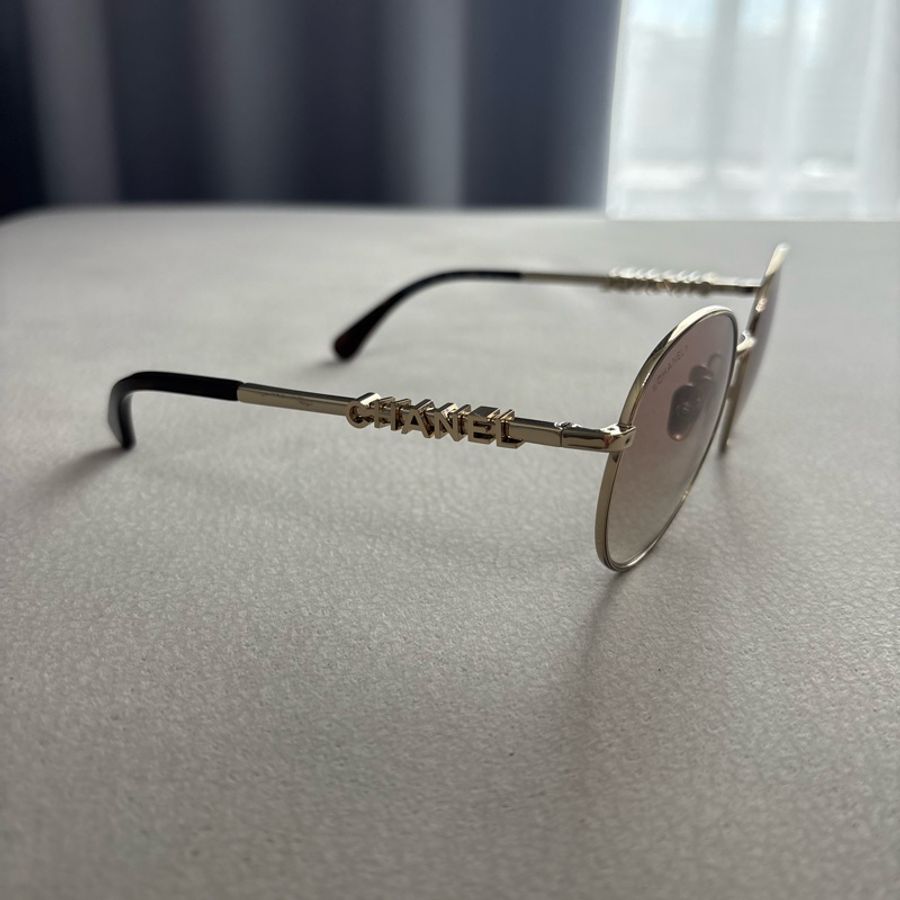 Chanel 香奈兒新款復古造型太陽眼鏡墨鏡4282 淡金字母配米色漸層鏡片-3