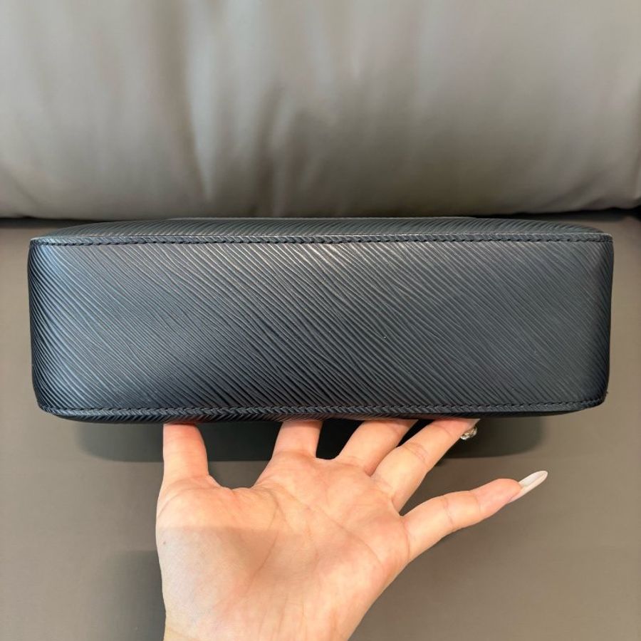 芯片款 路易威登/Louis Vuitton Marelle黑色水波紋腋下包-4
