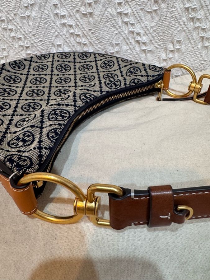 Tory Burch T Monogram 經典老花 緹花半月包 / 腋下包 / Hobo (海軍藍)-4