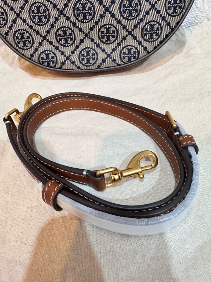 Tory Burch T Monogram 經典老花 緹花半月包 / 腋下包 / Hobo (海軍藍)-17