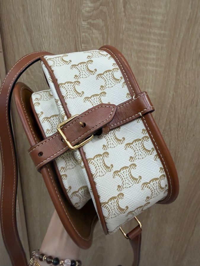 Celine 米白PVC咖牛皮中號Folco馬鞍斜背包-9