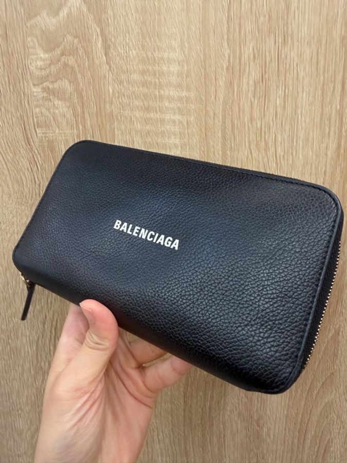 Balenciaga 黑牛皮金釦拉鍊12卡長夾-1