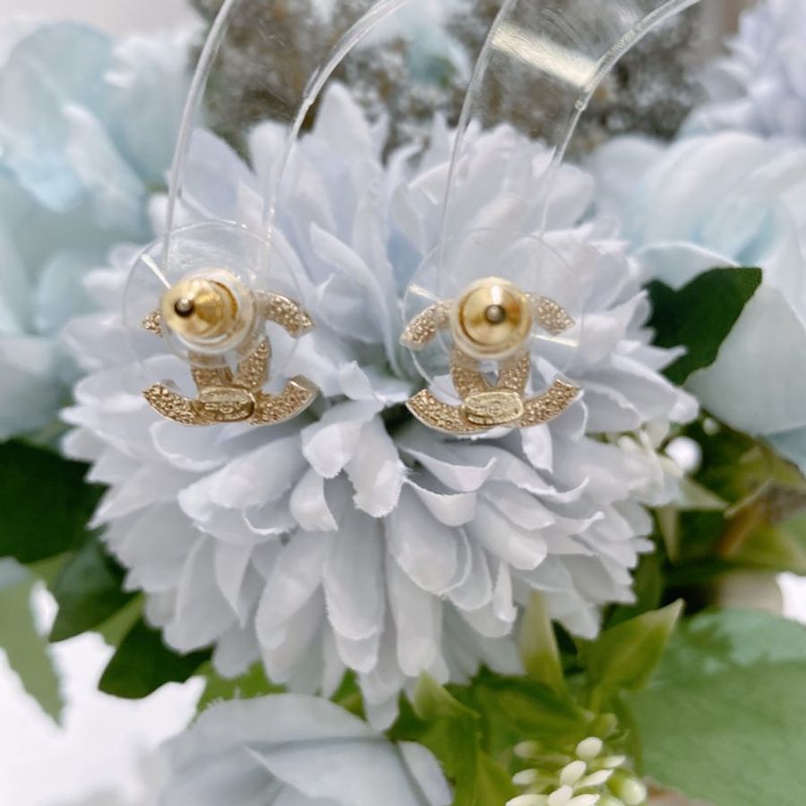 TW4903 Chanel 香奈兒經典迷你CC字耳環 Classic 1.2cm CC Logo Earrings Crystal x GHW-9