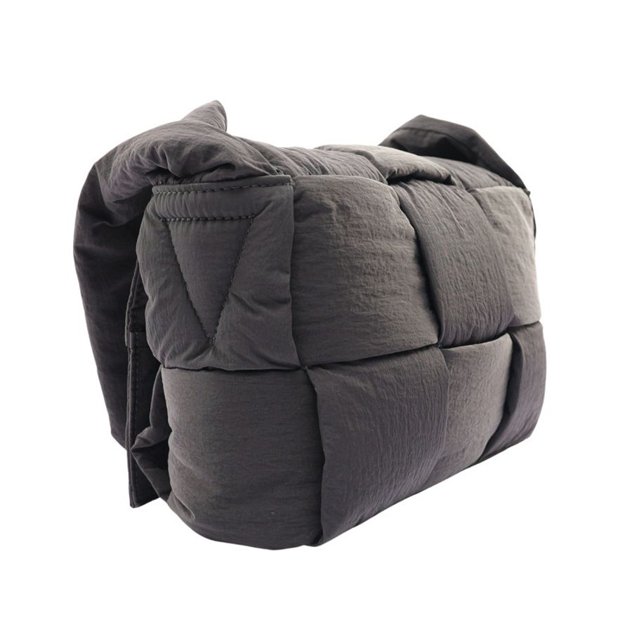 黑色 編織尼龍 Padded Tech Cassette 肩背包【BOTTEGA VENETA BV 寶緹嘉】 755182-1