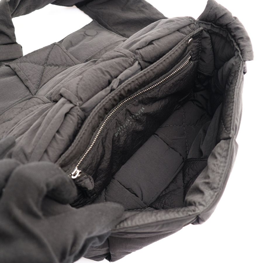 黑色 編織尼龍 Padded Tech Cassette 肩背包【BOTTEGA VENETA BV 寶緹嘉】 755182-2