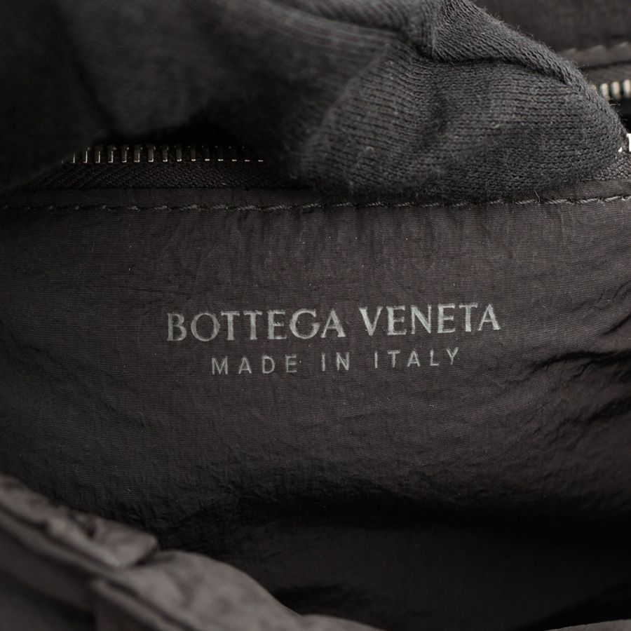黑色 編織尼龍 Padded Tech Cassette 肩背包【BOTTEGA VENETA BV 寶緹嘉】 755182-4