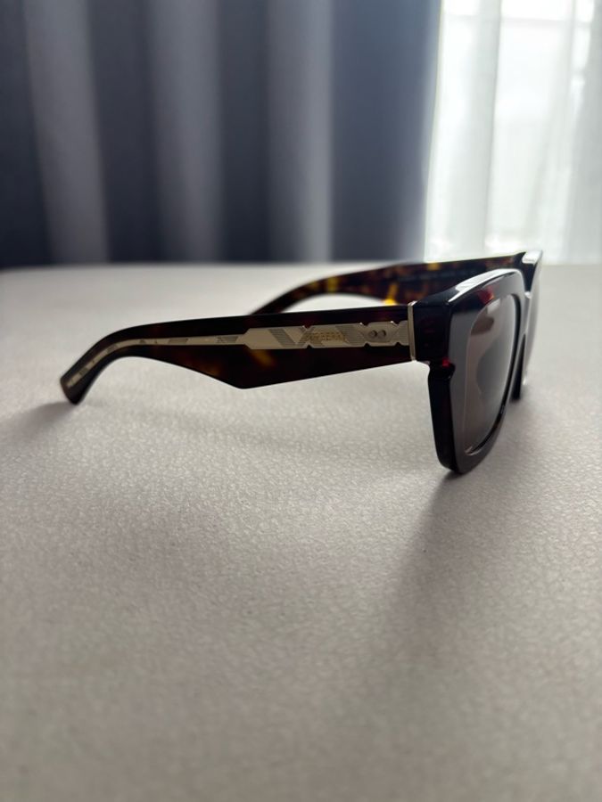 Burberry 方型膠框太陽眼鏡墨鏡4453F 琥珀色-3