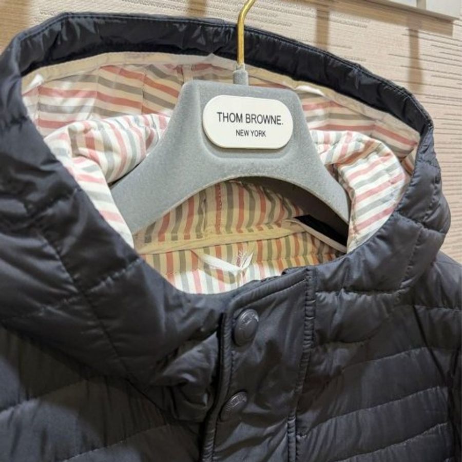 💎Han's house精品服飾💎THom Browne 羽絨 連帽 外套 中版 深藍 現貨2號 原價69800-2