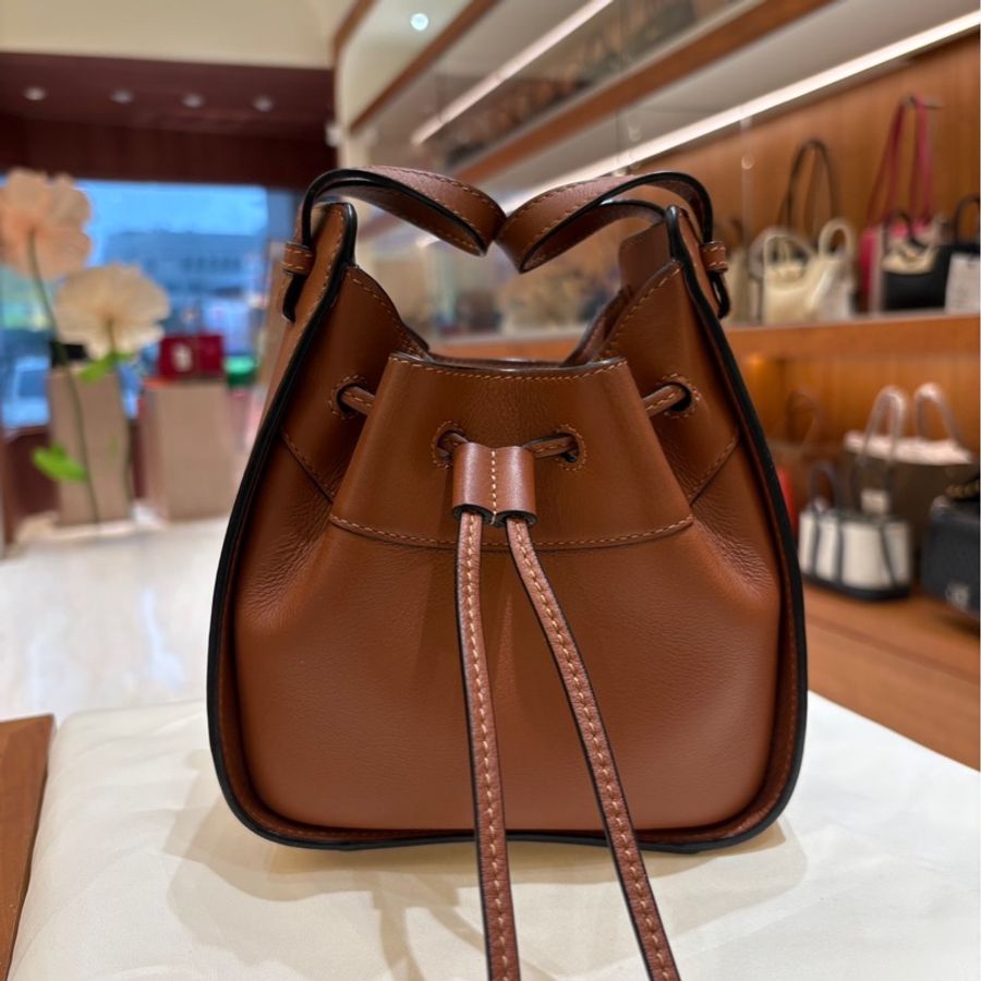#超便宜 羅意威 Loewe Hammock mini 吊床包 一眼就讓人愛不釋手-1