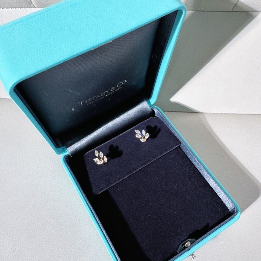 Tiffany & Co.蒂芙尼 Victoria维多利亚系列 黄金藤蔓橄榄枝耳环,马眼钻+圆钻拼叶枝叶款,重工氛围感拉满-2